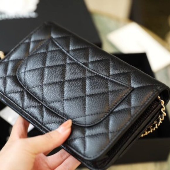 Chanel NWOT Wallet on Chain Quilted Caviar black and gold - Picture 3 of 9